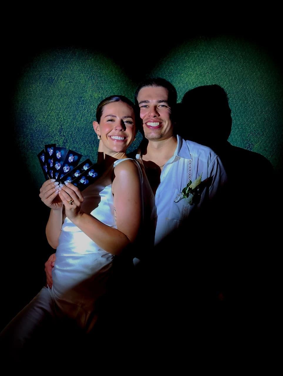 Boda en la playa con cabina fotográfica Los Print